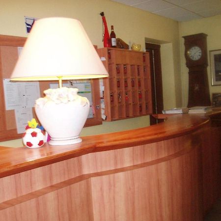 Hotel Le Commerce Bagnères-de-Bigorre Δωμάτιο φωτογραφία