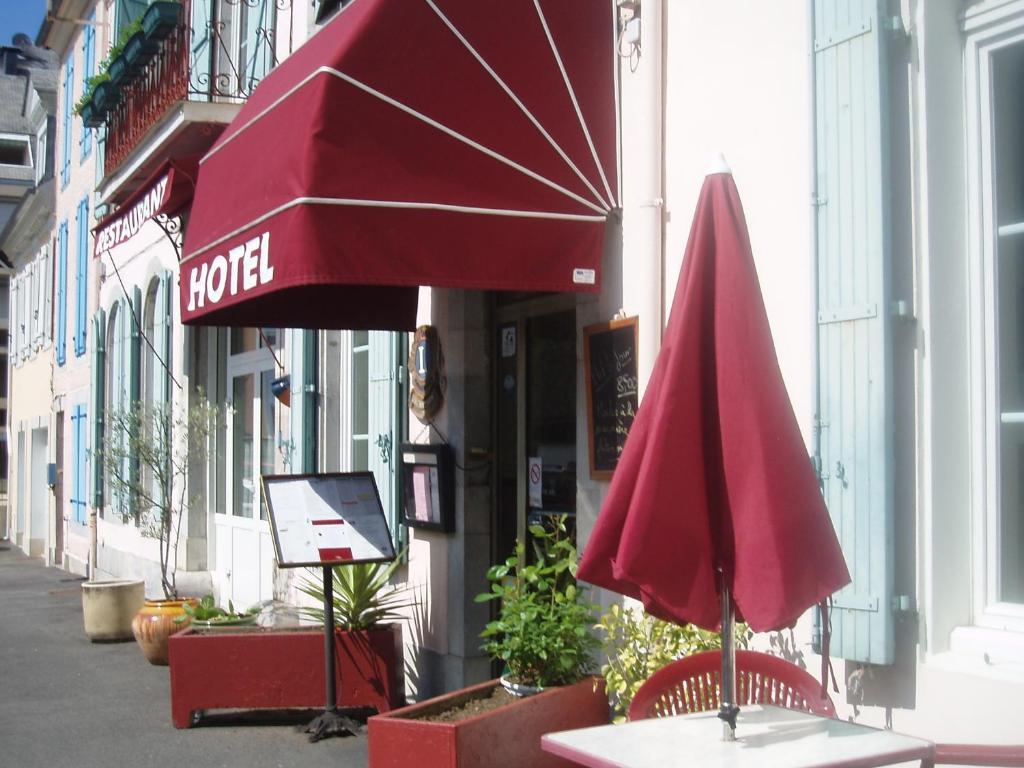 Hotel Le Commerce Bagnères-de-Bigorre Δωμάτιο φωτογραφία