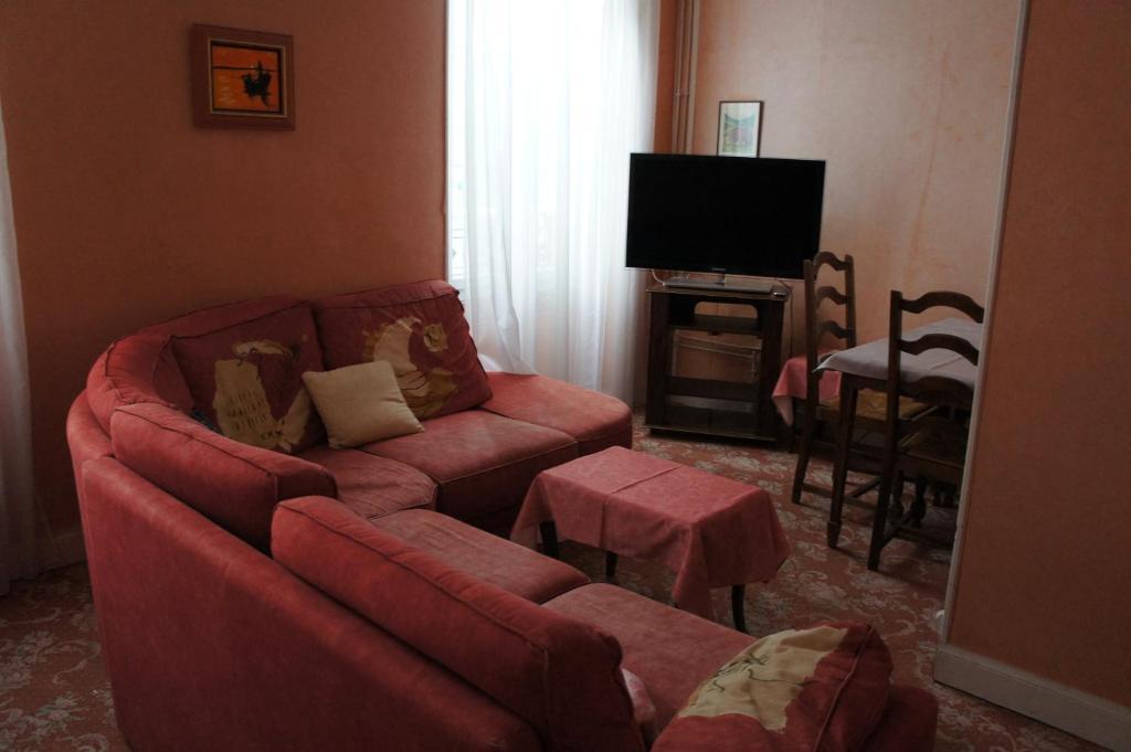 Hotel Le Commerce Bagnères-de-Bigorre Δωμάτιο φωτογραφία